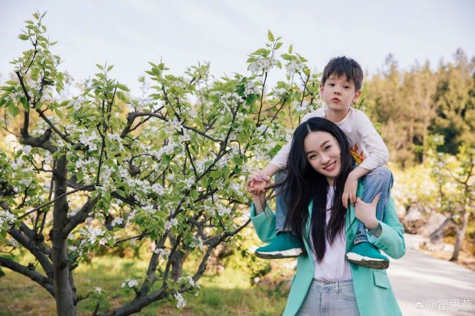 【多图】霍思燕晒母子照！甜亲嗯哼脸颊好有爱