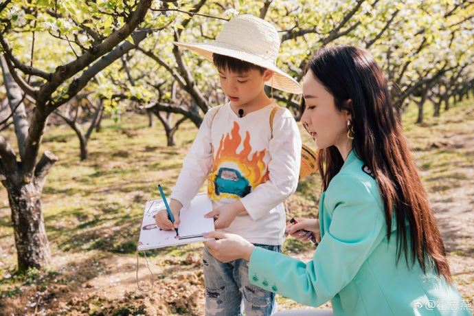 【多图】霍思燕晒母子照！甜亲嗯哼脸颊好有爱