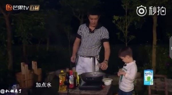 杜江炒蛋不停加“水”！嗯哼突喊：这是雪x啊 笑呆全场