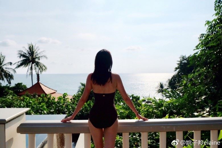 泰国行猛晒性感！姚子羚蕾丝泳衣若隐若现 李施嬅大秀长腿