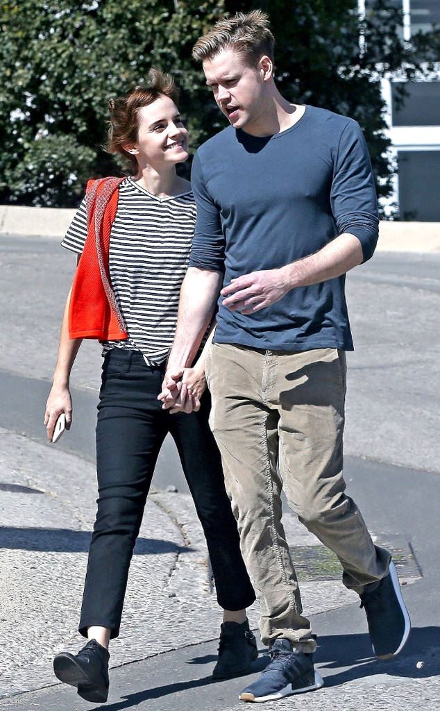 emma watson 十指紧扣+甜笑不停!「新男友」来头不小