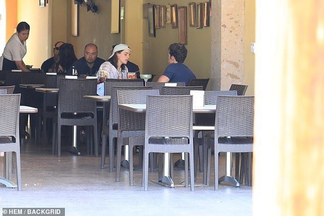 emma watson有新男友啦！与他在外忘情热吻被拍