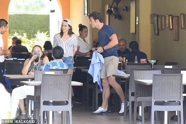 emma watson有新男友啦！与他在外忘情热吻被拍