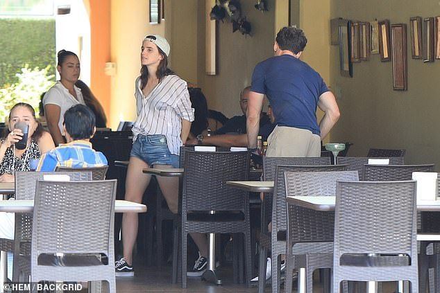 emma watson有新男友啦！与他在外忘情热吻被拍