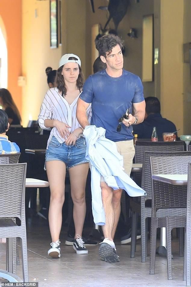 emma watson有新男友啦！与他在外忘情热吻被拍