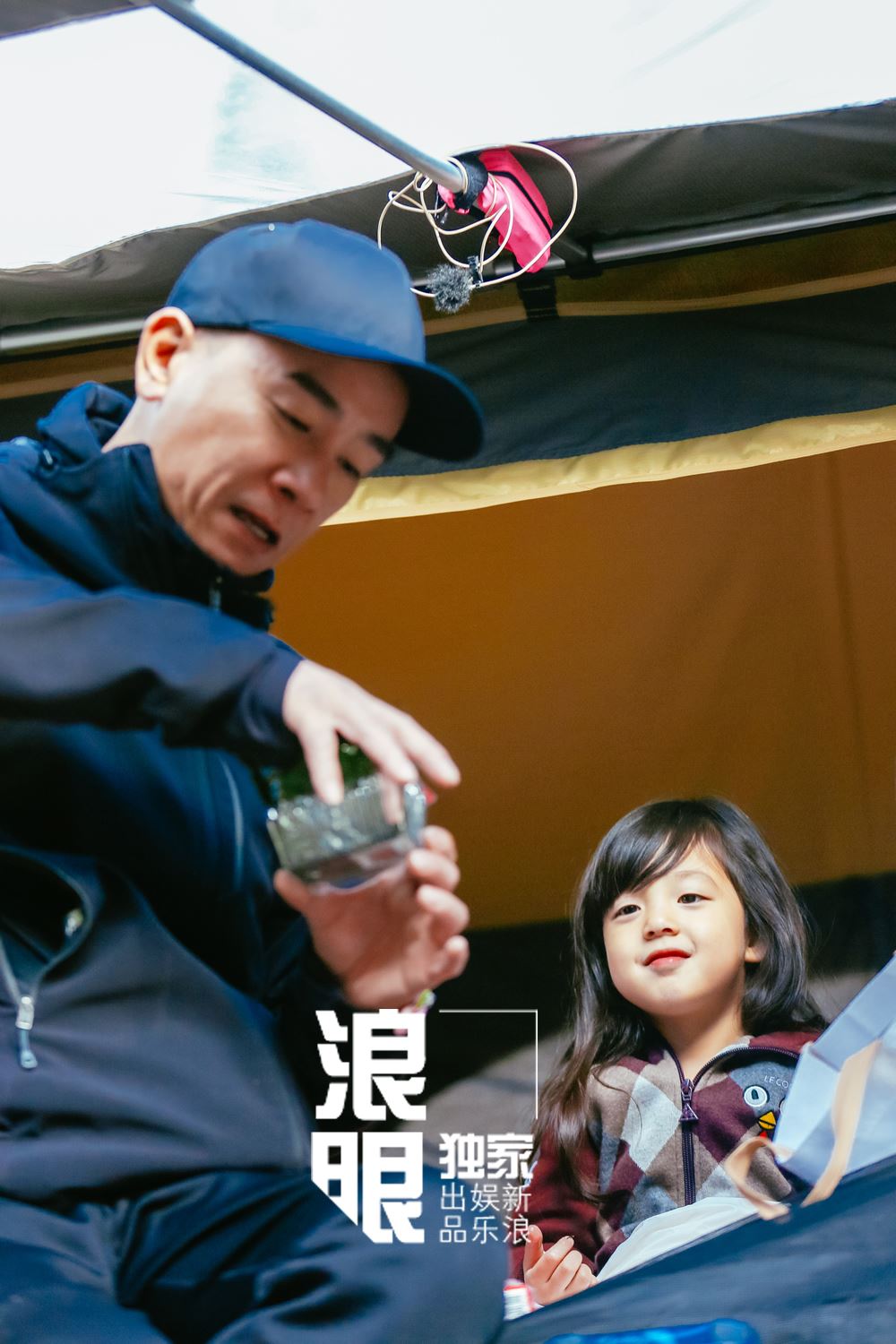 [组图]《爸爸5》陈小春圆女儿梦！为哄泡芙露出未曾见过的温柔