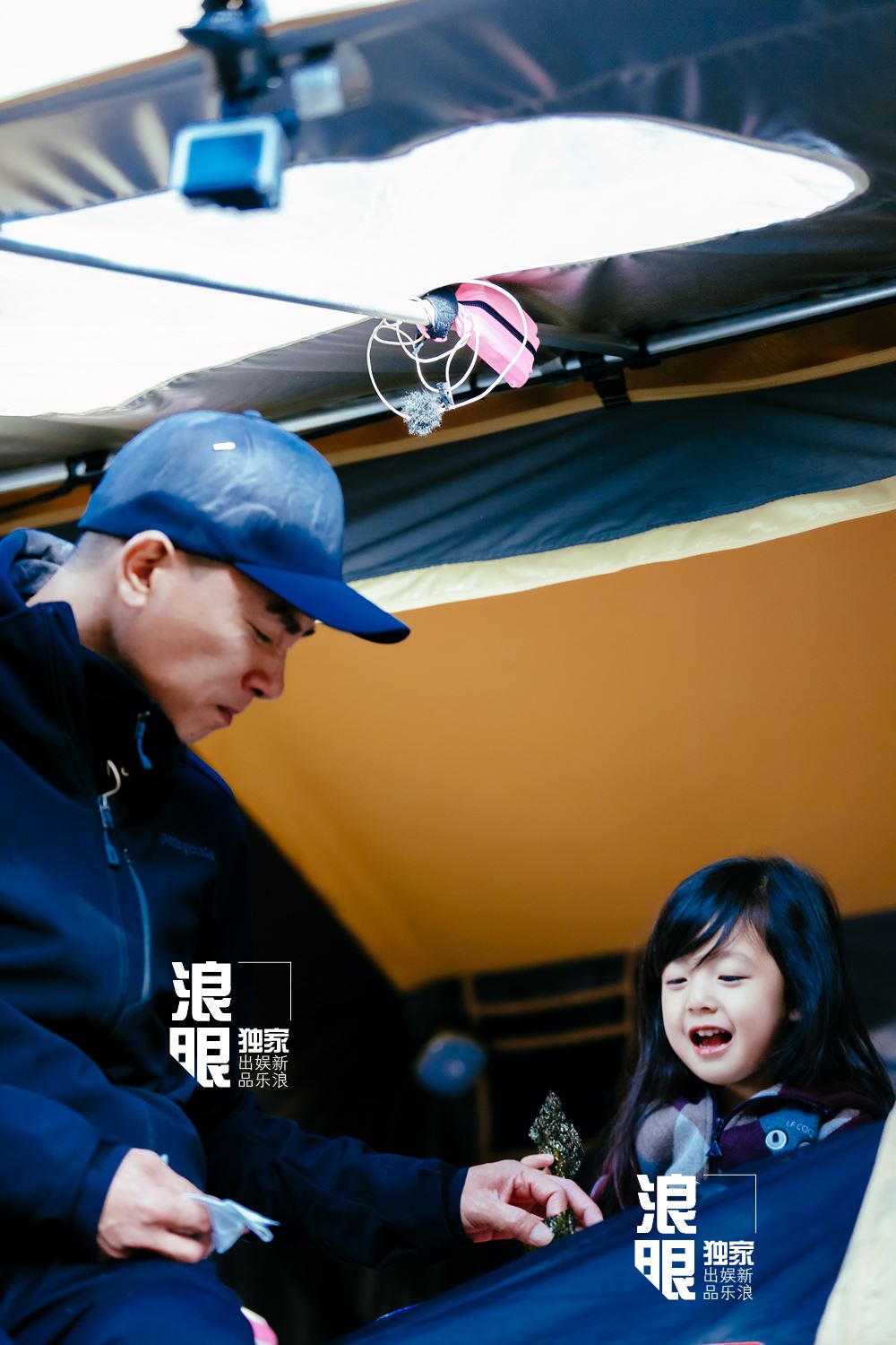 [组图]《爸爸5》陈小春圆女儿梦！为哄泡芙露出未曾见过的温柔