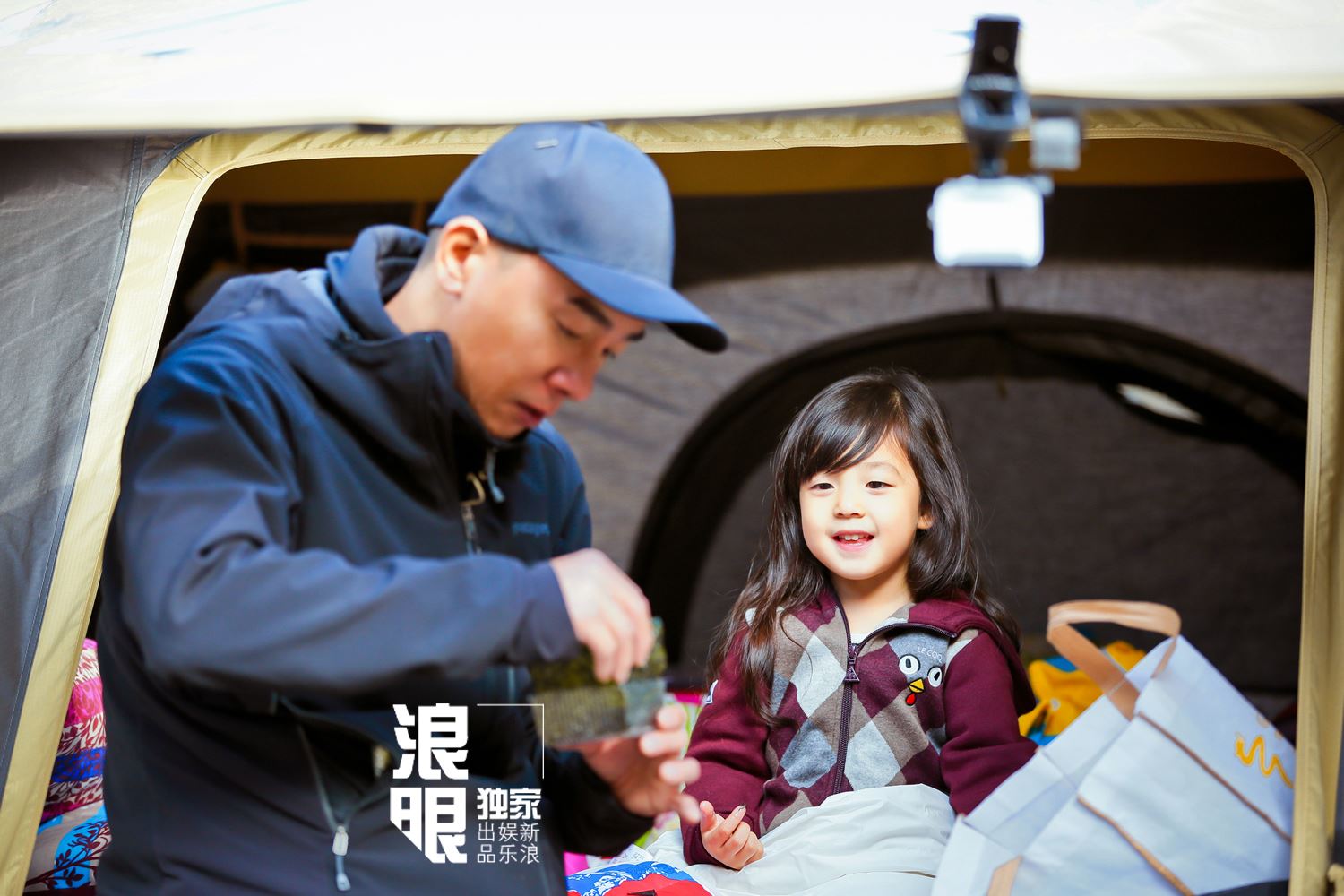[组图]《爸爸5》陈小春圆女儿梦！为哄泡芙露出未曾见过的温柔