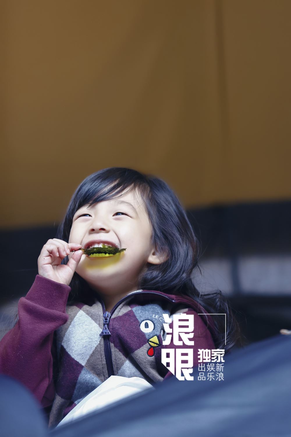[组图]《爸爸5》陈小春圆女儿梦！为哄泡芙露出未曾见过的温柔