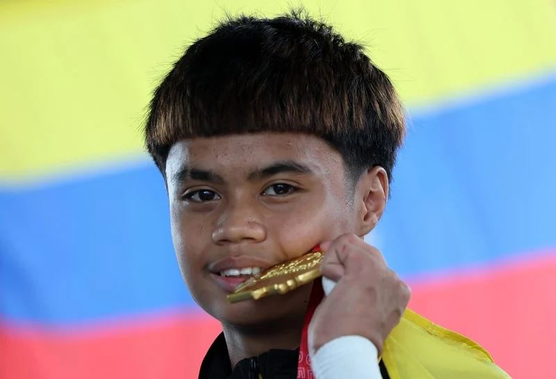 🇲🇾马运会现水花消失术❗普里斯特利像针一样插入泳池🔥