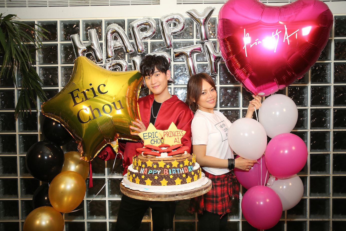 周兴哲生日许愿不贪心 “星”之所向 有“海”就满足！