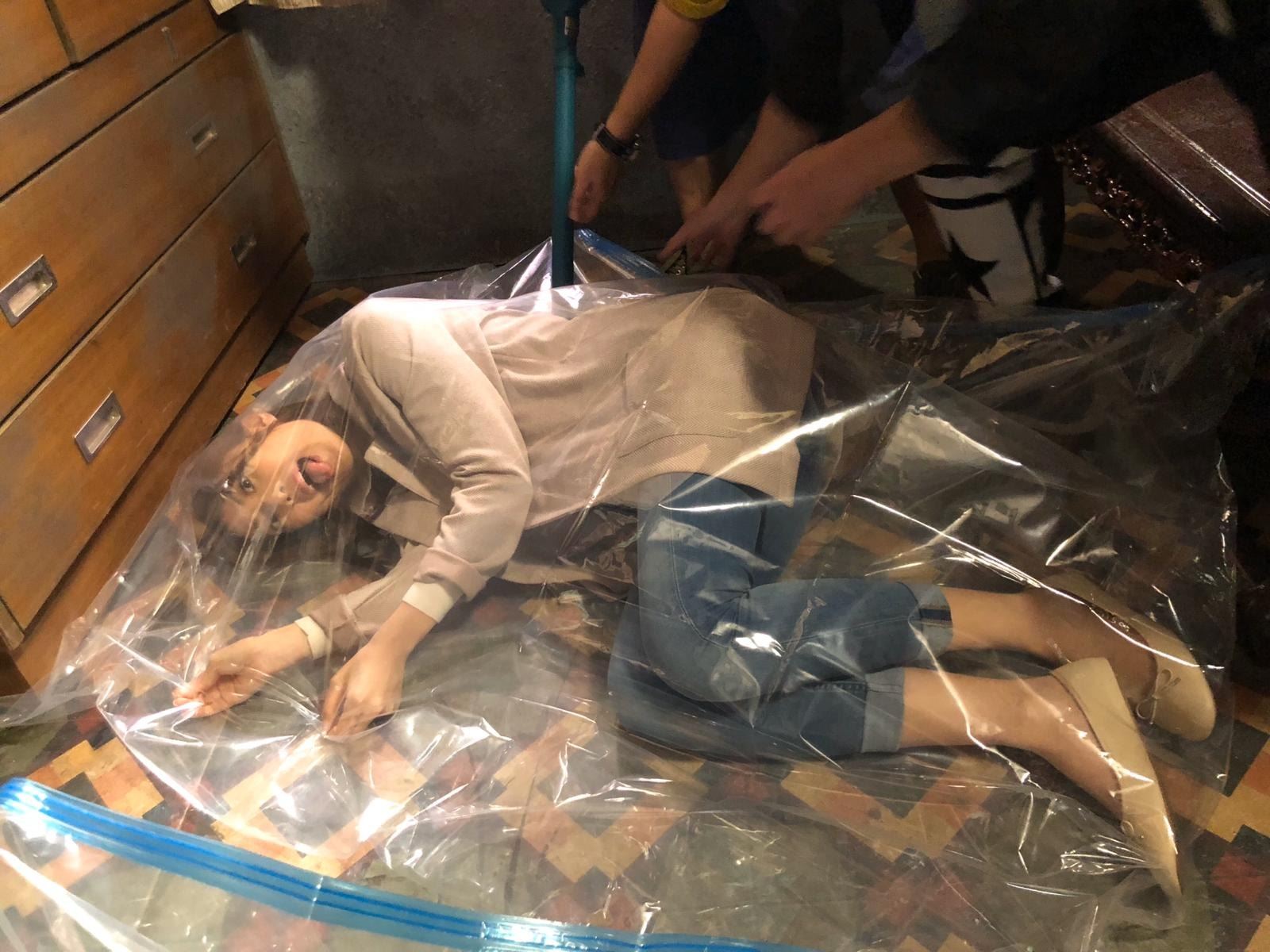 《法证先锋 iv》超恐怖!女演员扮死尸睡真空袋!李施嬅惊:最深刻的一场戏