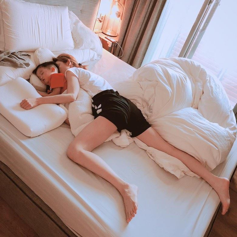 黑人出卖老婆睡照！范玮琪大长腿无敌抢镜 