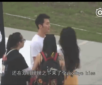 ［动图］李晨范冰冰一连串花式秀恩爱！又撩发又抱抱还亲亲呢