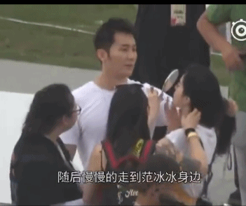 ［动图］李晨范冰冰一连串花式秀恩爱！又撩发又抱抱还亲亲呢
