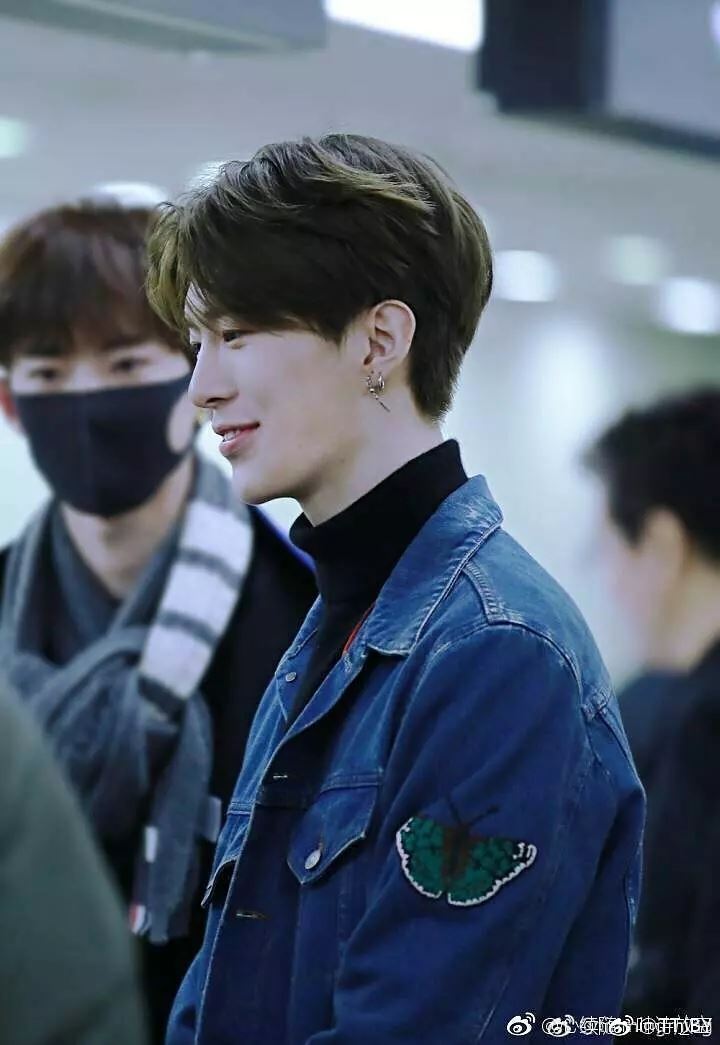 尖叫声！范冰冰弟弟脱下口罩帅爆镜！网友质疑其整容