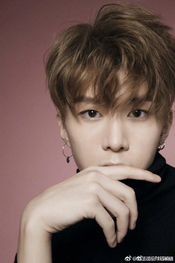 尖叫声！范冰冰弟弟脱下口罩帅爆镜！网友质疑其整容