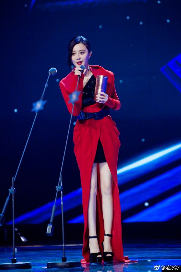 范冰冰红裙开衩开到更高领域！视觉1米7长美腿给你看个够