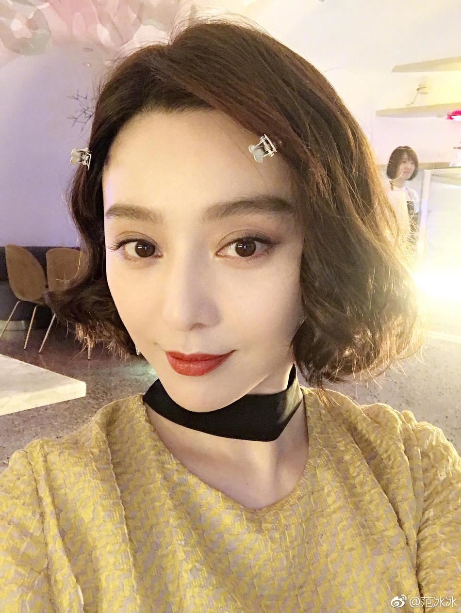 为新电影剪短头发？范冰冰公开短卷发look好俏丽