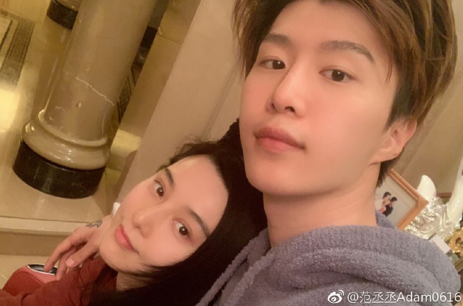 范丞丞晒与全家合照！网友赞：颜值超高 