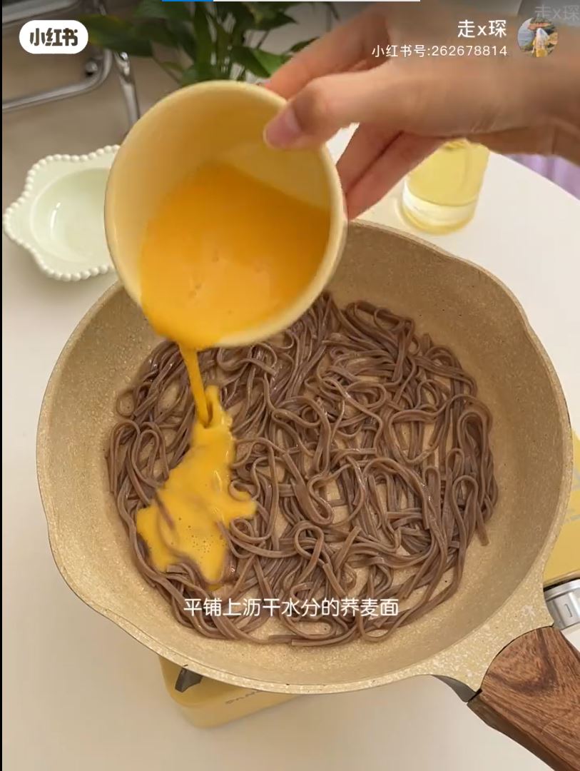 🍜荞麦面居然还能这样煮 ⁉ 🍳「鸡蛋荞麦面煎饼」  