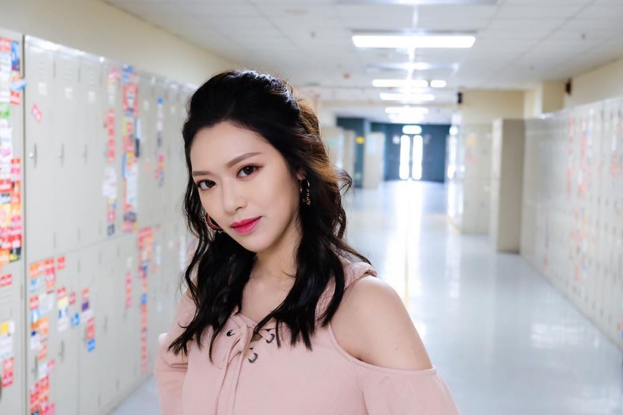 ［介绍靓女］《果栏》江湖女超抢眼！网友大赞：港姐冯盈盈演得好