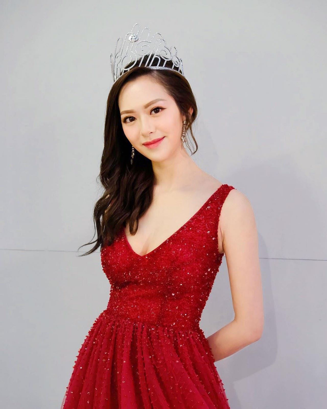 ［介绍靓女］《果栏》江湖女超抢眼！网友大赞：港姐冯盈盈演得好