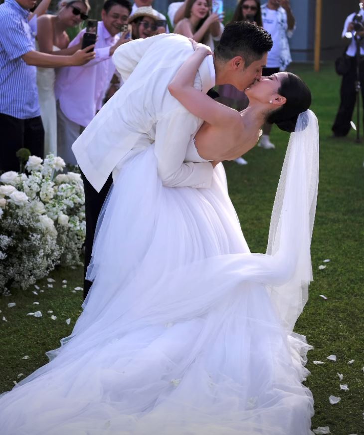 关楚耀普吉岛补办婚礼💒新人身穿中式马褂和裙褂跟足传统行中式婚礼💗