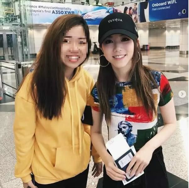 大马演唱会结束！邓紫棋与男友情侣装现身机场！大方与粉丝合照