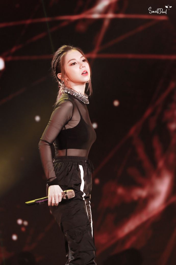 邓紫棋穿薄纱！里面只有小可爱！网友：太sexy了