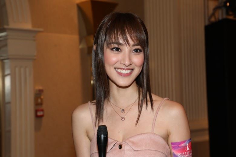 陈凯琳剪齐刘海呀！郑嘉颖觉得太年轻：下次不用再剪？！