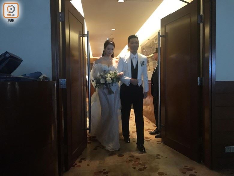 童话主题婚礼！苟芸慧变身贝儿出嫁好梦幻