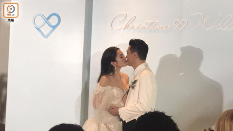 童话主题婚礼！苟芸慧变身贝儿出嫁好梦幻