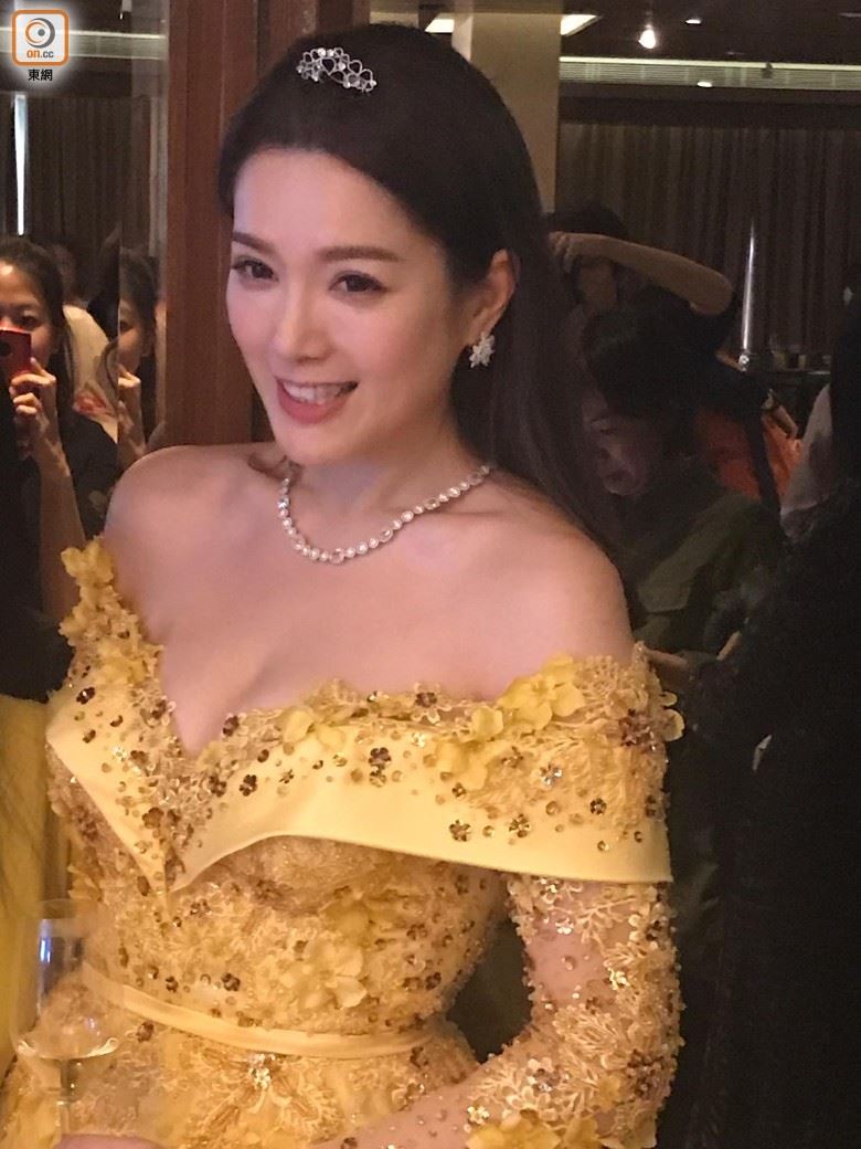 童话主题婚礼！苟芸慧变身贝儿出嫁好梦幻