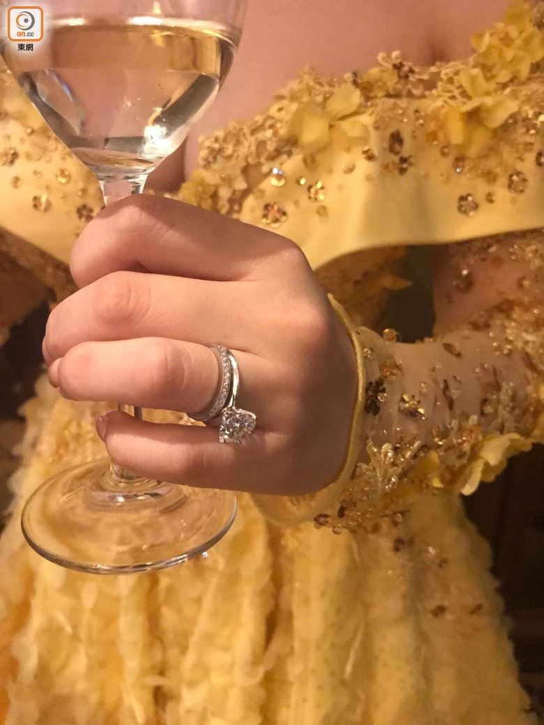 童话主题婚礼！苟芸慧变身贝儿出嫁好梦幻