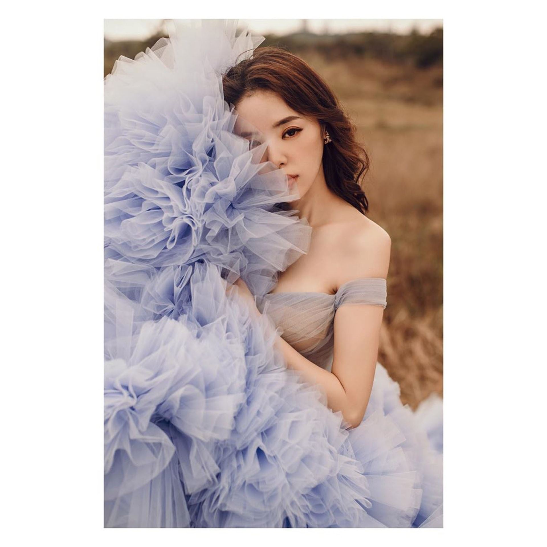 【多图】谭凯琪婚纱照曝光啦！紫蓝色婚纱好梦幻就像一朵云