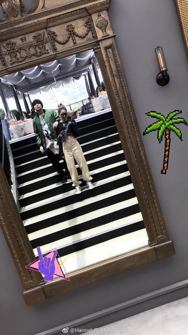 昆凌穿露脐装大秀腹肌！还晒与周杰伦的帅气自拍