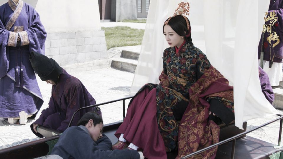 再现魏姐霸气！吴谨言从小宫女到王后服装造型！