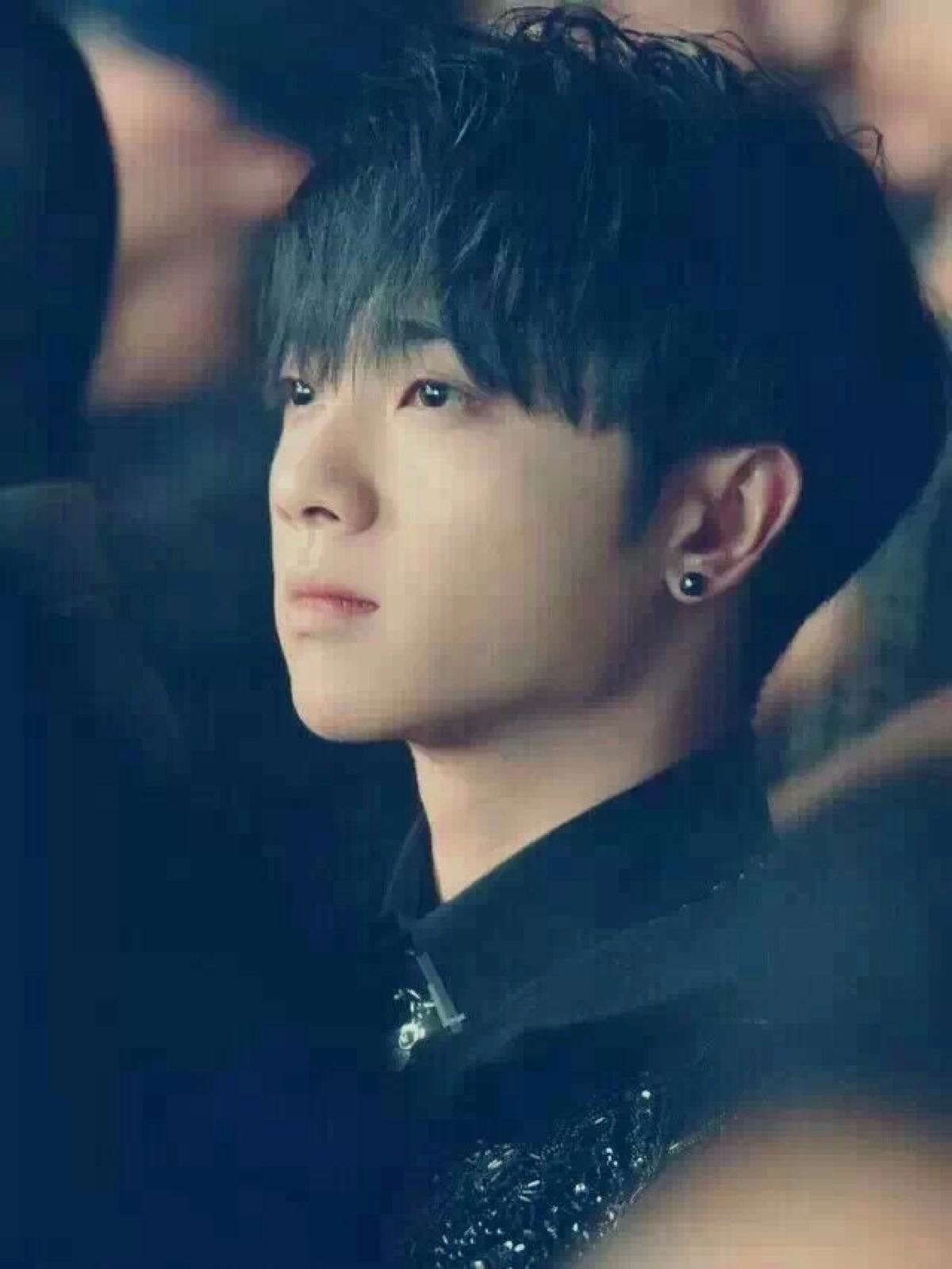 颜值高就是任性!华晨宇8款帅爆表发型!