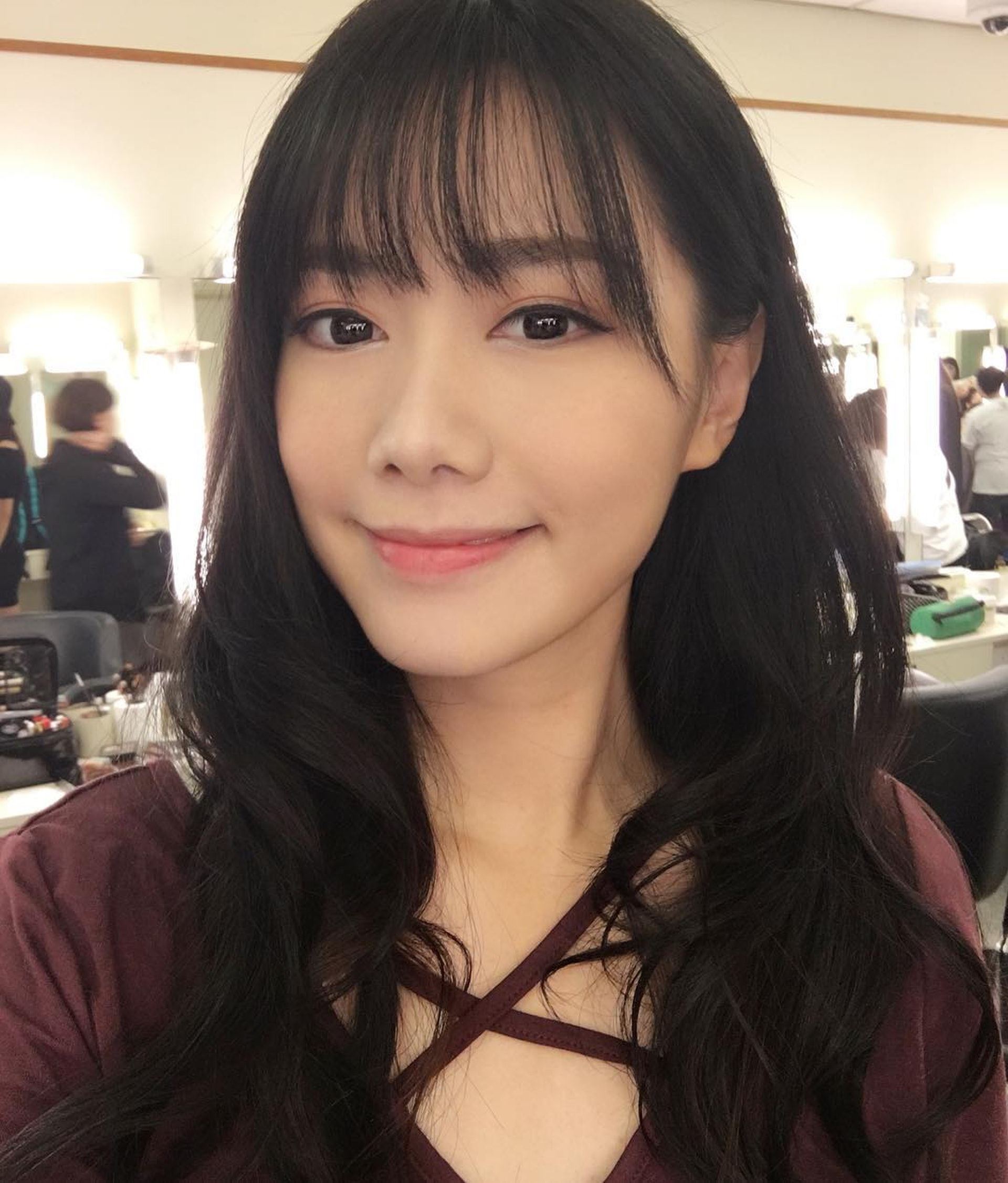 自然又显白！盘点10位最索黑发look女艺人