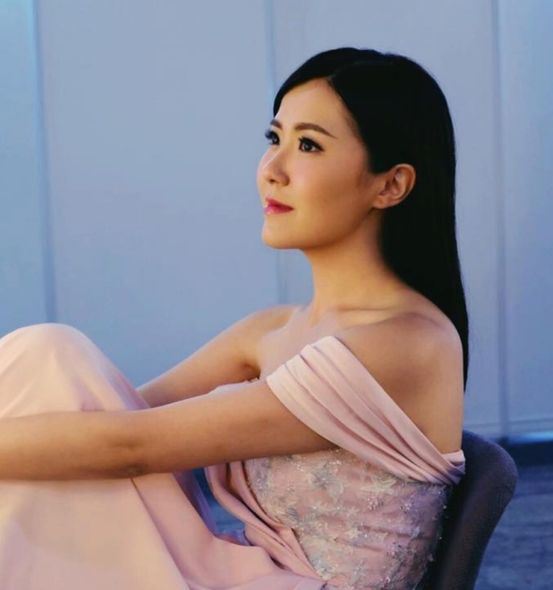 自然又显白！盘点10位最索黑发look女艺人