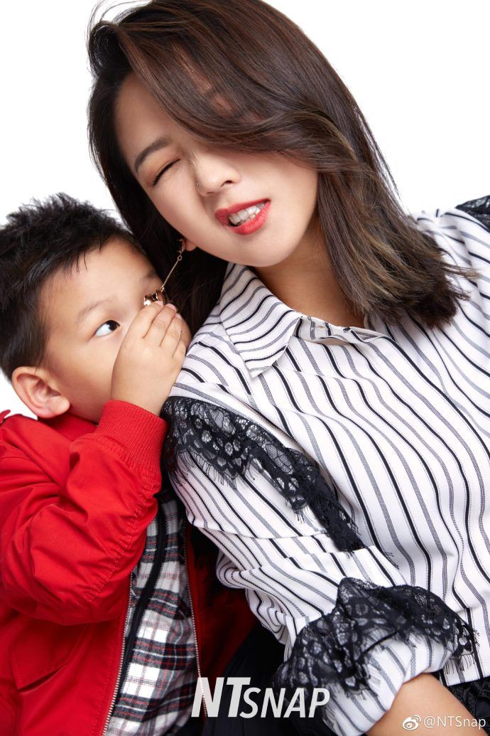 【多图】何洁与七宝拍摄母子时尚写真！超可爱的～