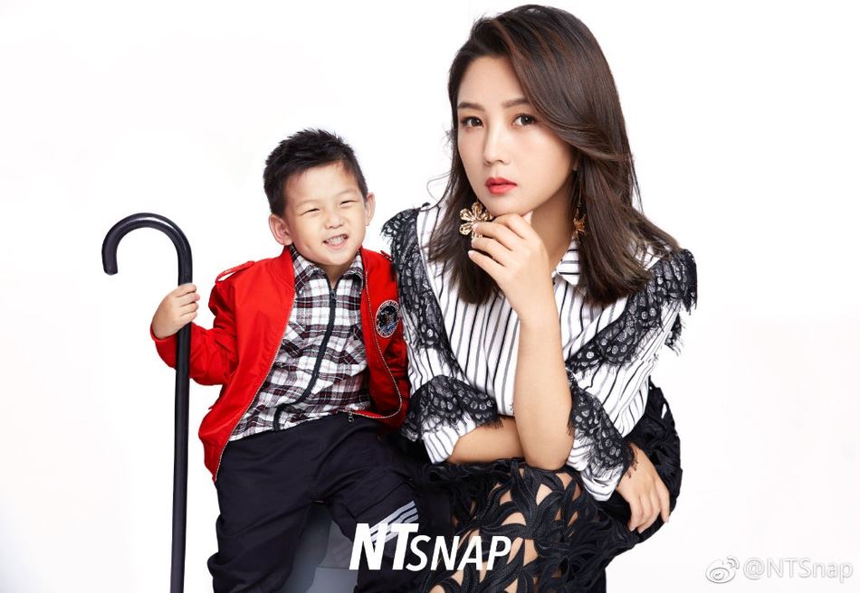 【多图】何洁与七宝拍摄母子时尚写真！超可爱的～