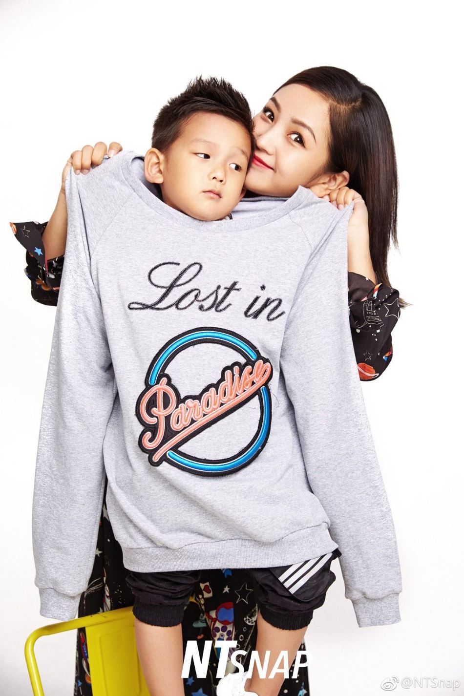 【多图】何洁与七宝拍摄母子时尚写真！超可爱的～