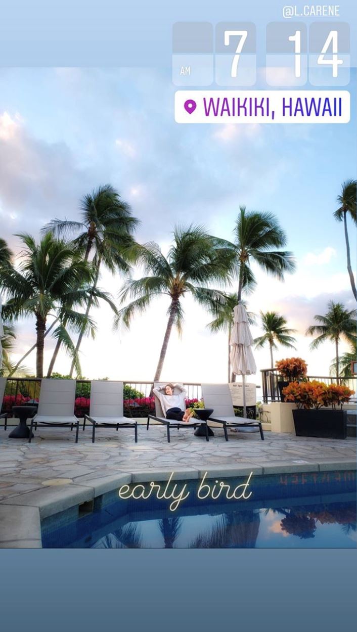 准妈妈岑丽香晒比基尼照！夏威夷度假大秀白滑玉背