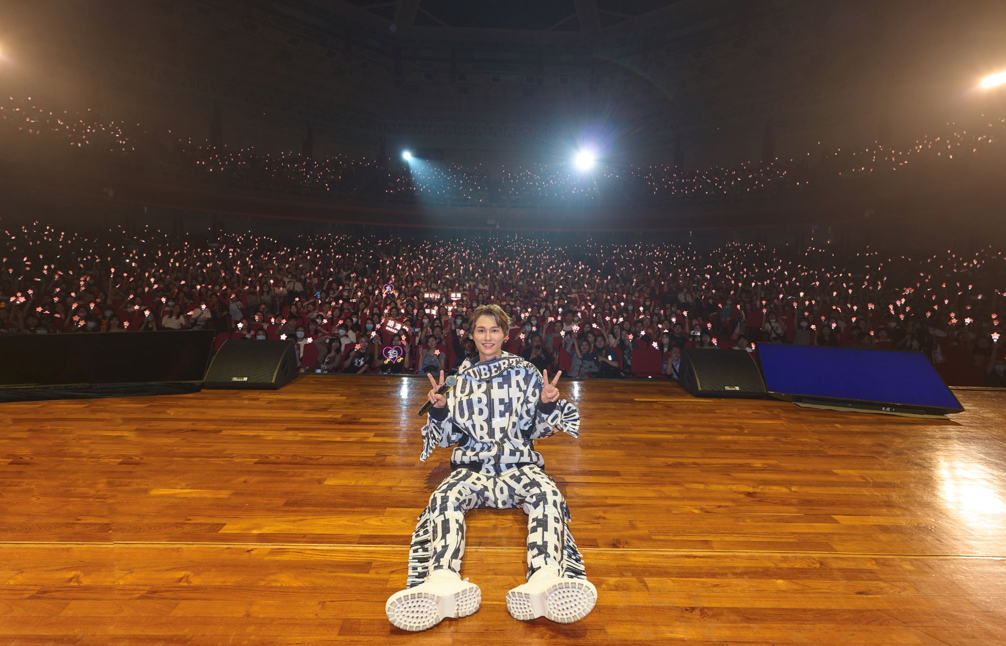 🌟【影片】胡鸿钧出新曲了❗️《give me a chance》上线🔥