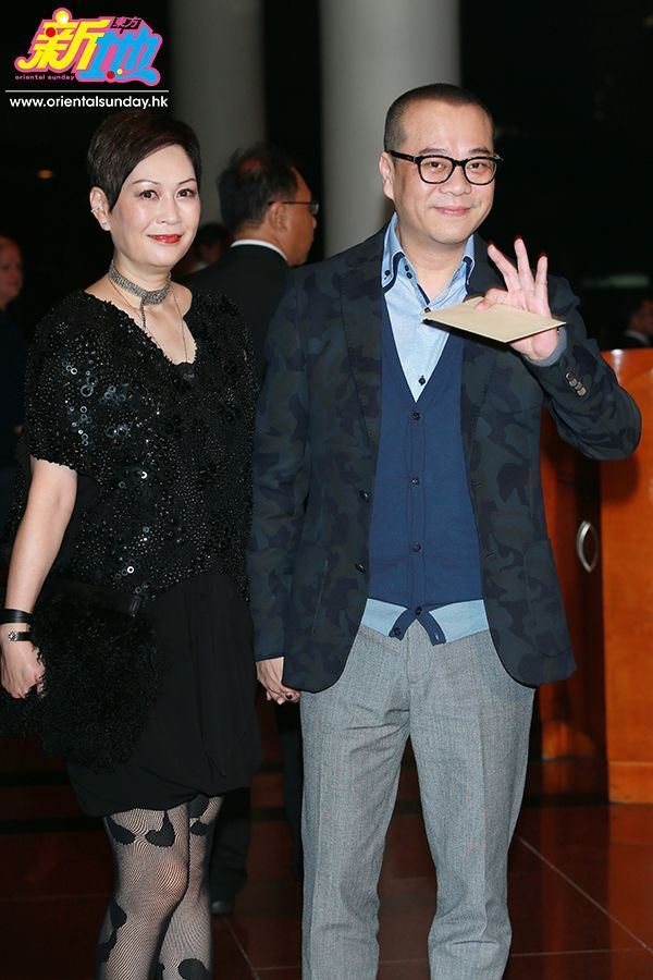 盘点8对香港恩爱夫妻！爱情故事甜到漏！携手走过高山低谷⋯
