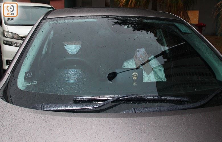 胡鸿钧、蔡思贝被爆拍拖啊！一同出游被捕获