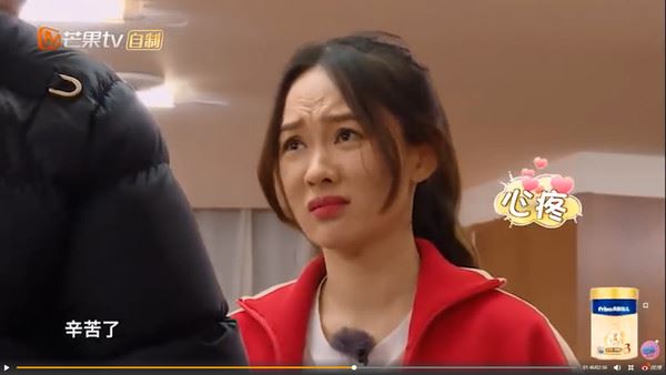根本就是偶像剧!霍思燕一走过身边!杜江秒抓入怀抱!还亲下去...