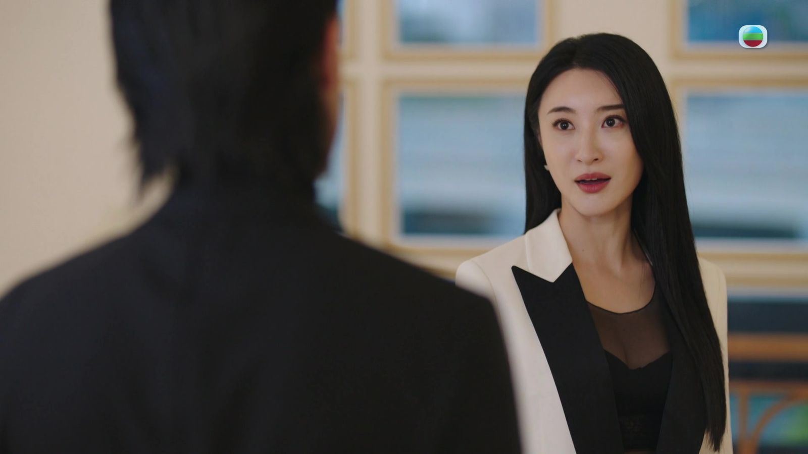 tvb《黑色月光》林夏薇一集换6套衣❗你最爱哪一套❓